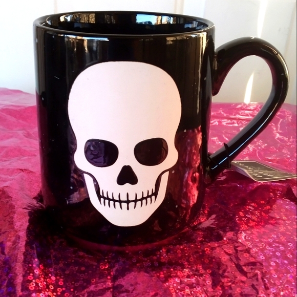 COBWEBS & CAULDRONS NEW 2 SKULL MUGS Christmas gift 🎁 goth coffee tea kitchen - Picture 8 of 15